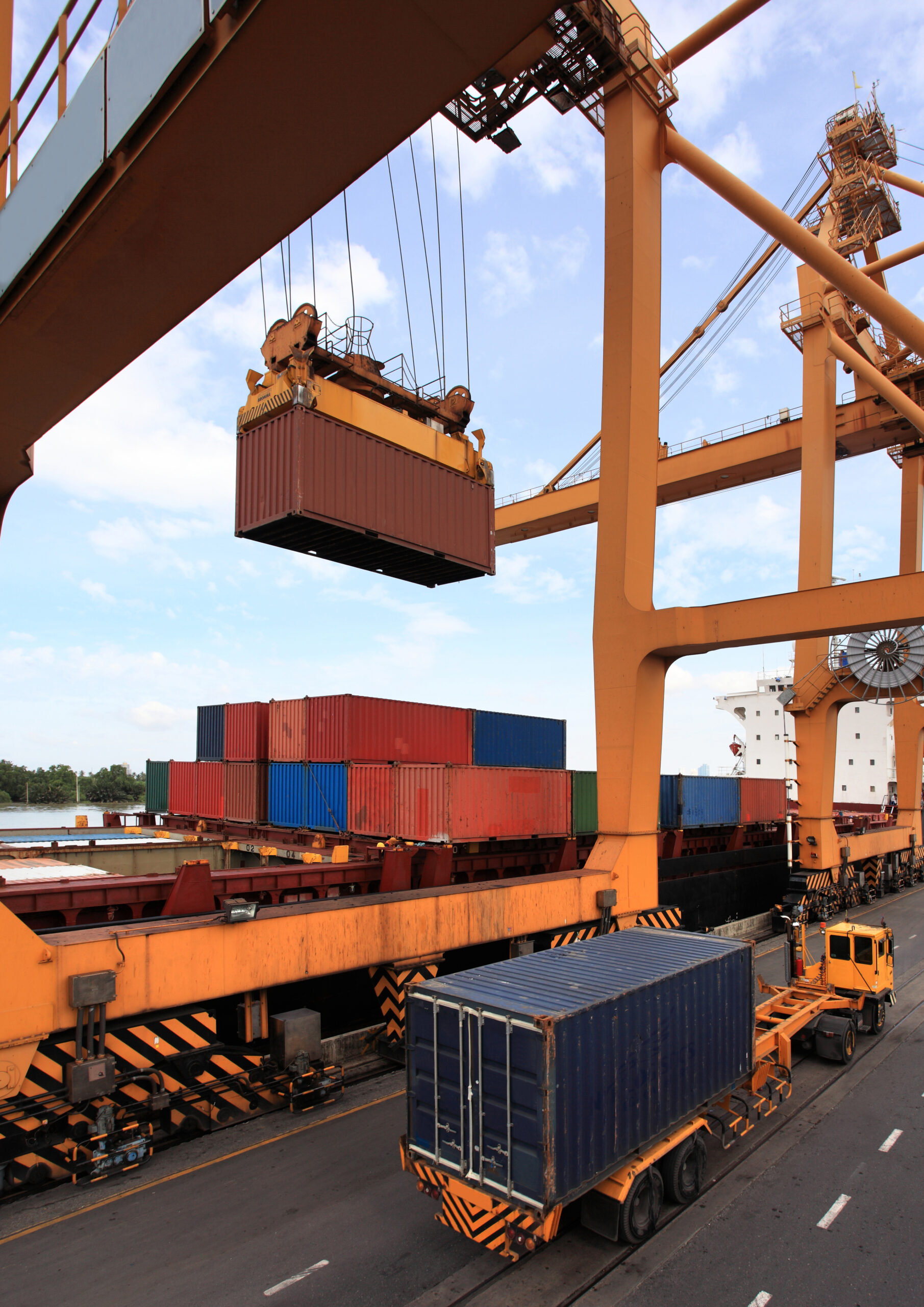 Aerial cargo ship